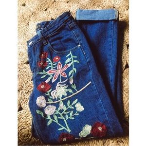 ✰ Floral Embroidered Cuff Jeans ✰